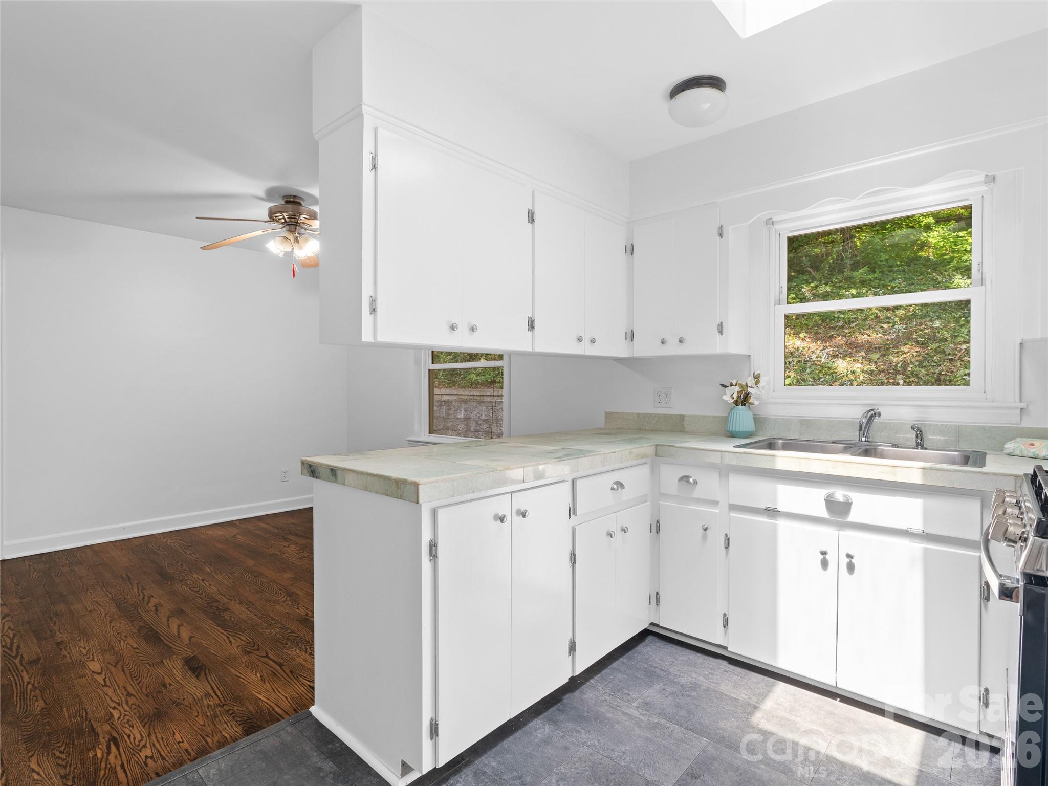 41 Pinehurst Road Asheville, NC 28805 - Photo 9 of 42