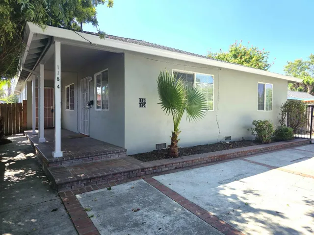 a view of a back yard of the house