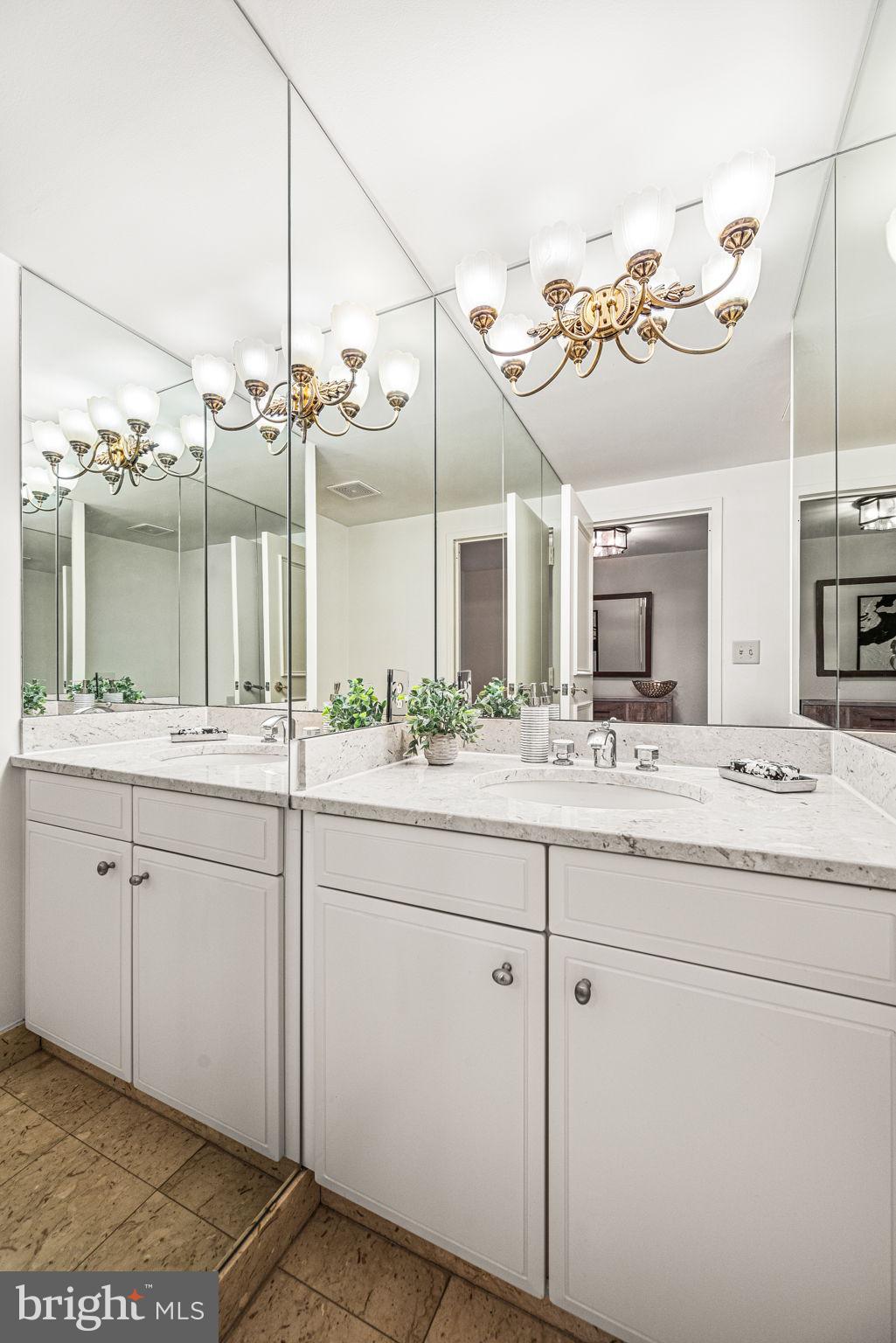 202 West Rittenhouse Square, Unit 1508 Philadelphia, PA 19103 - Photo 27 of 38 Powder room in Entry