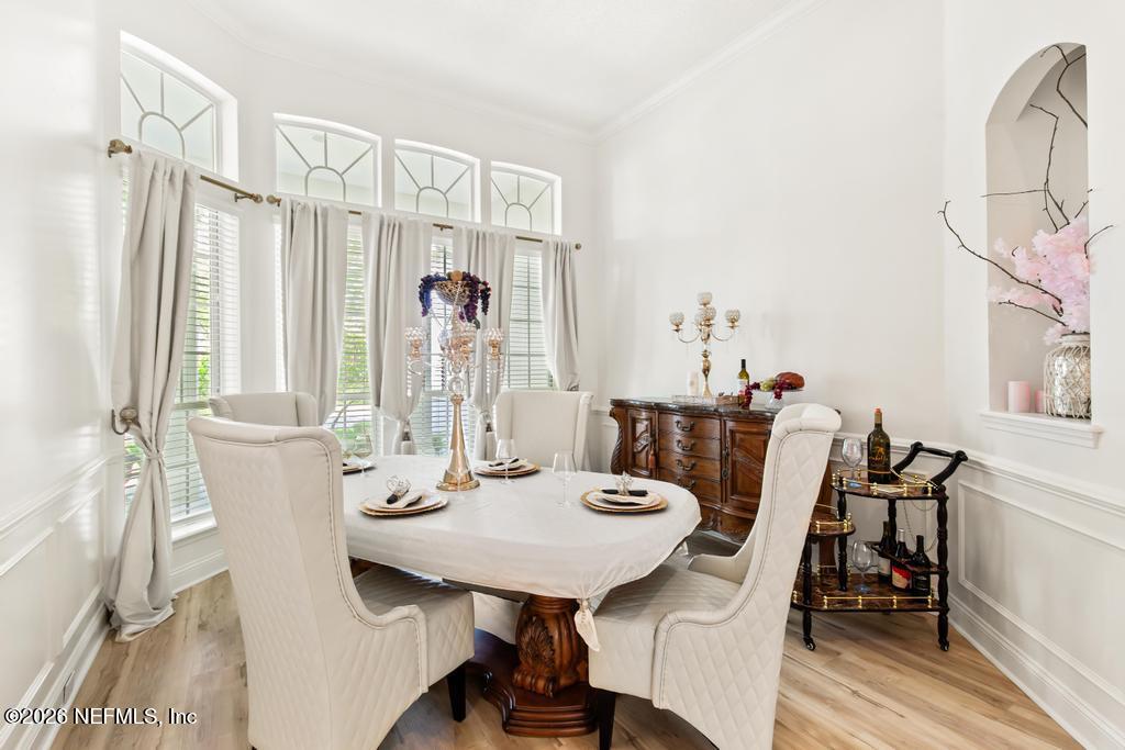 7843 Mt Ranier Drive Jacksonville, FL 32256 - Photo 20 of 116 a view of a dining room with furniture and wooden floor