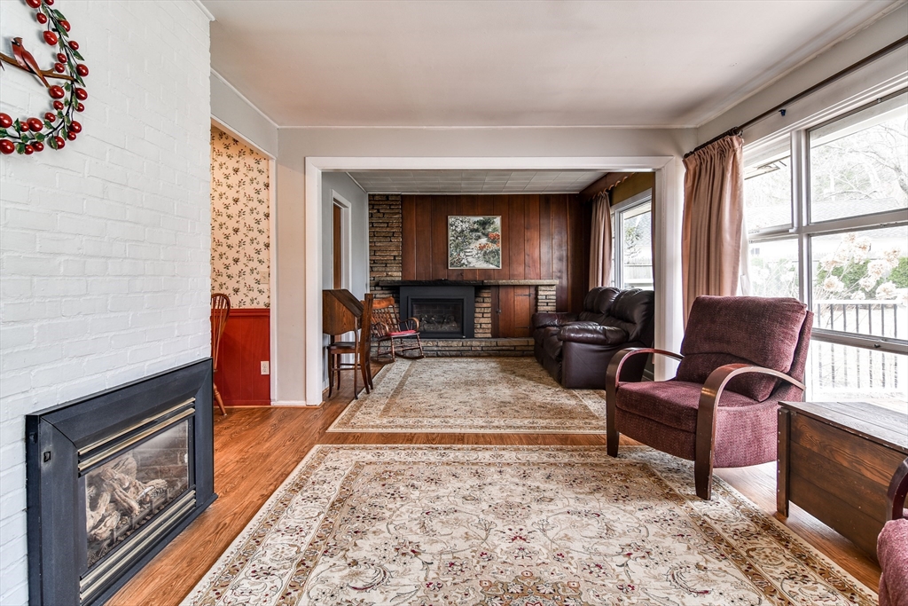 4 Hardwick Road Natick, MA 01760 - Photo 3 of 29 Gallery Image 3