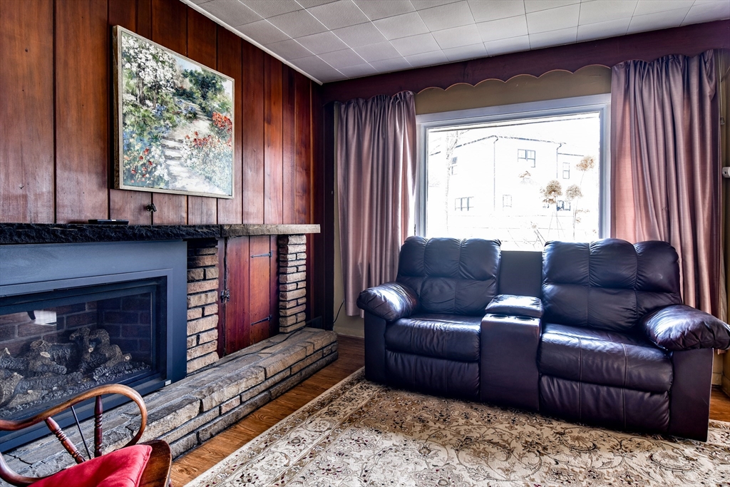 4 Hardwick Road Natick, MA 01760 - Photo 5 of 29 Gallery Image 5