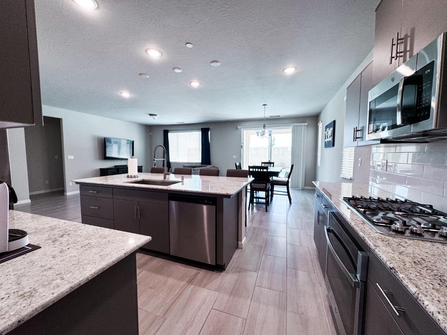 3395 Las Rosas Avenue Clovis, CA 93619 - Photo 14 of 48