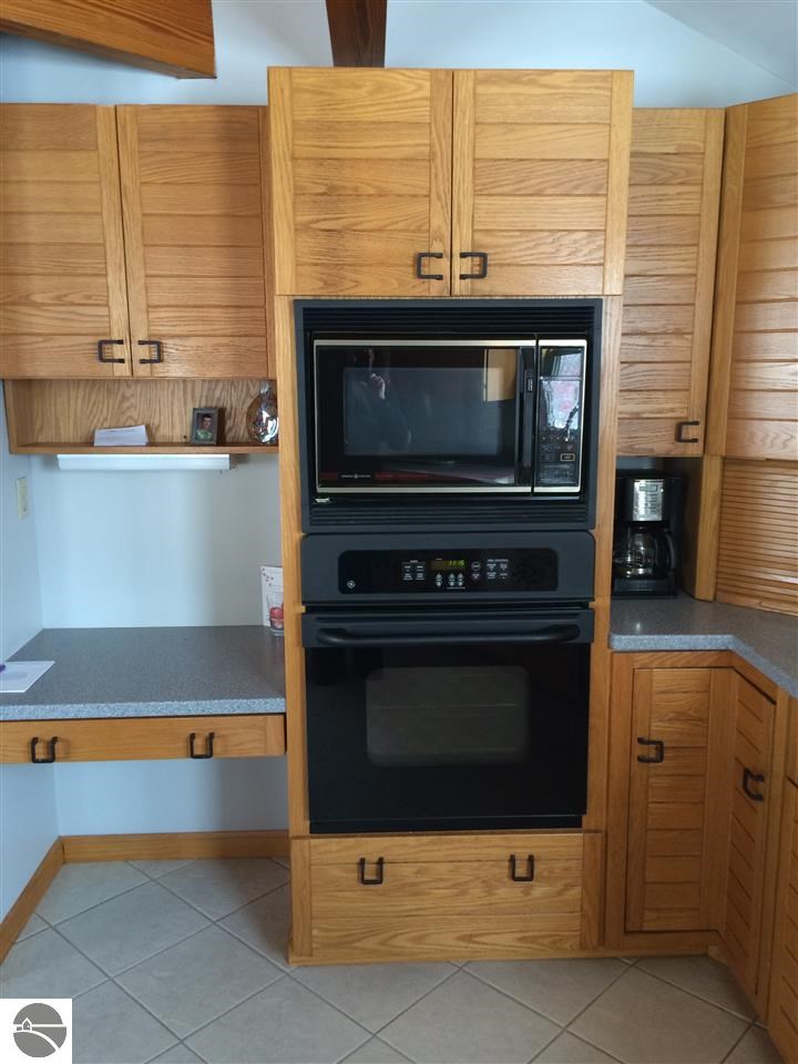 806 Holly Road Cadillac, MI 49601 - Photo 9 of 23 1793479-8.JPG
