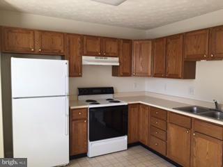 685 Winding Stream Way, Unit 201 Odenton, MD 21113 - Photo 6 of 10 Kitchen