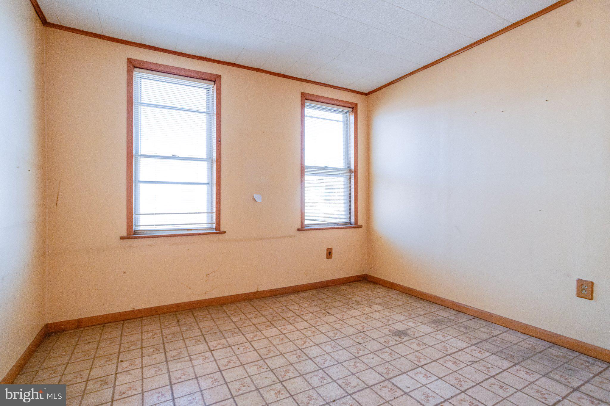 38 South Curley Street Baltimore, MD 21224 - Photo 29 of 38 an empty room with windows