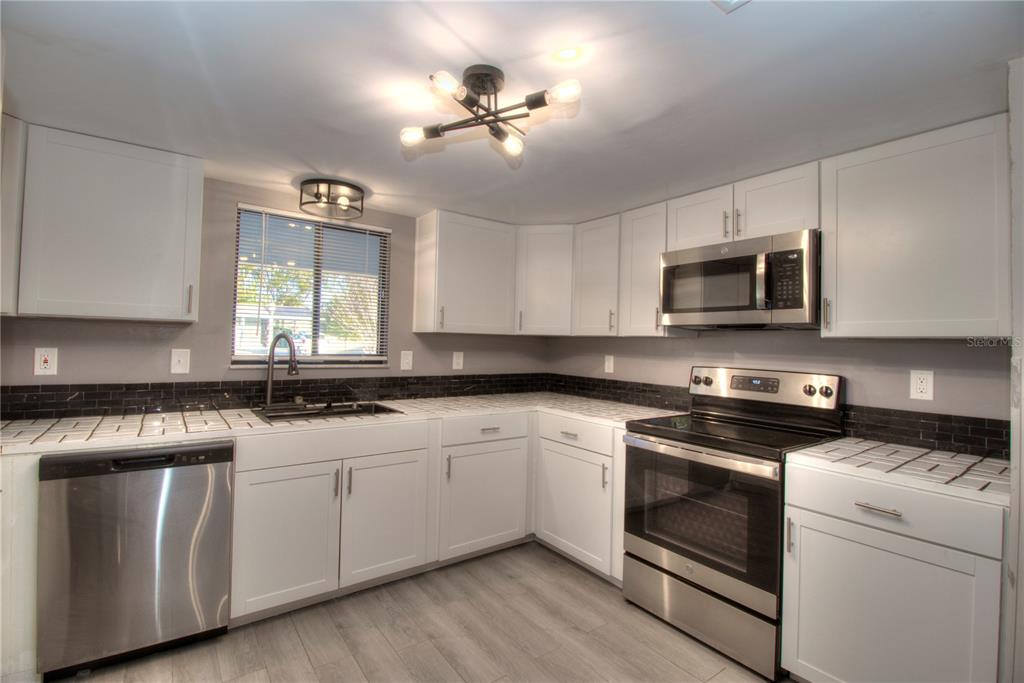 10182 Southwest 87th Terrace Ocala, FL 34481 - Photo 6 of 26