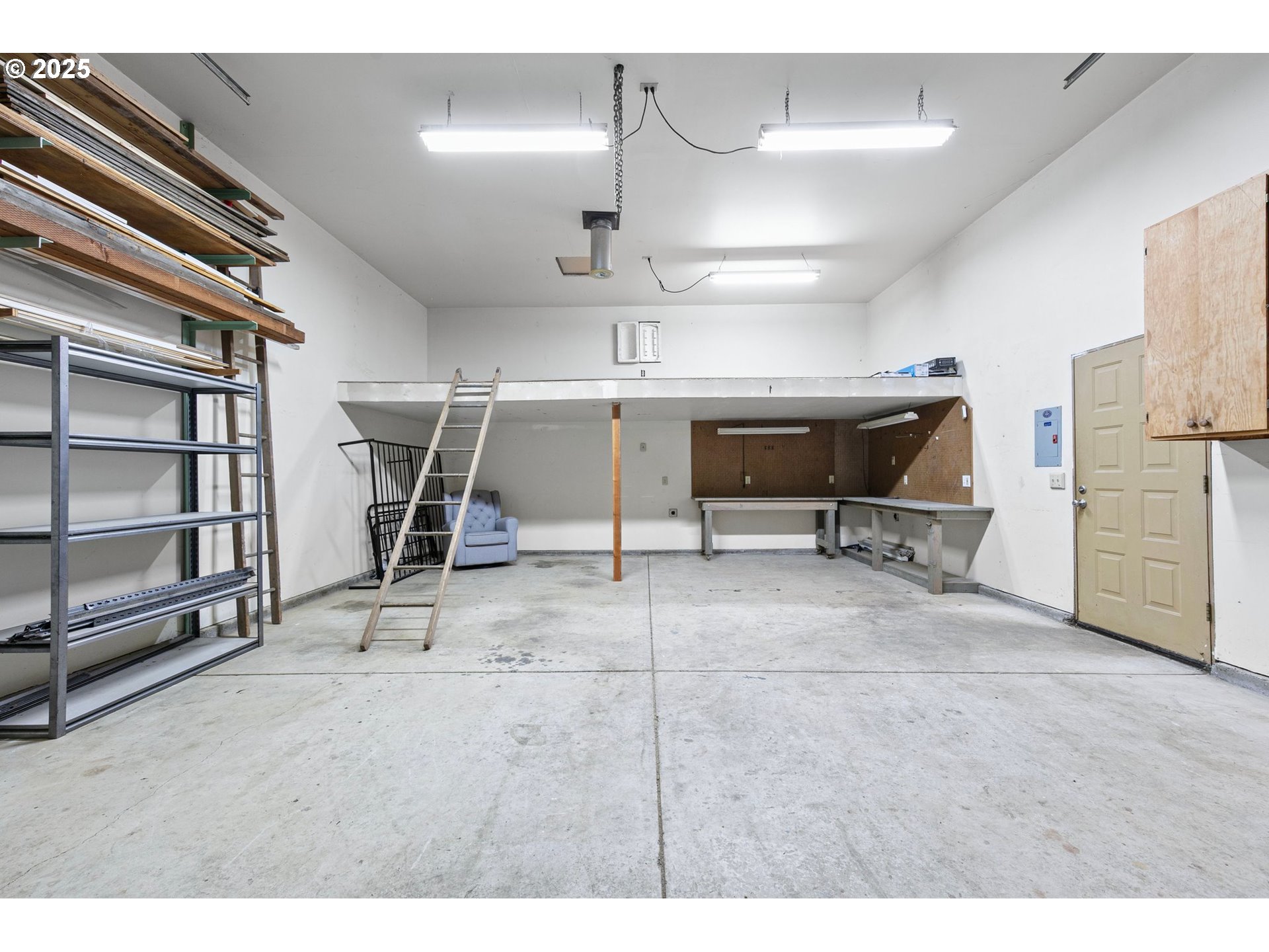 2378 11th Street Springfield, OR 97477 - Photo 32 of 38 a view of a room with gym equipment