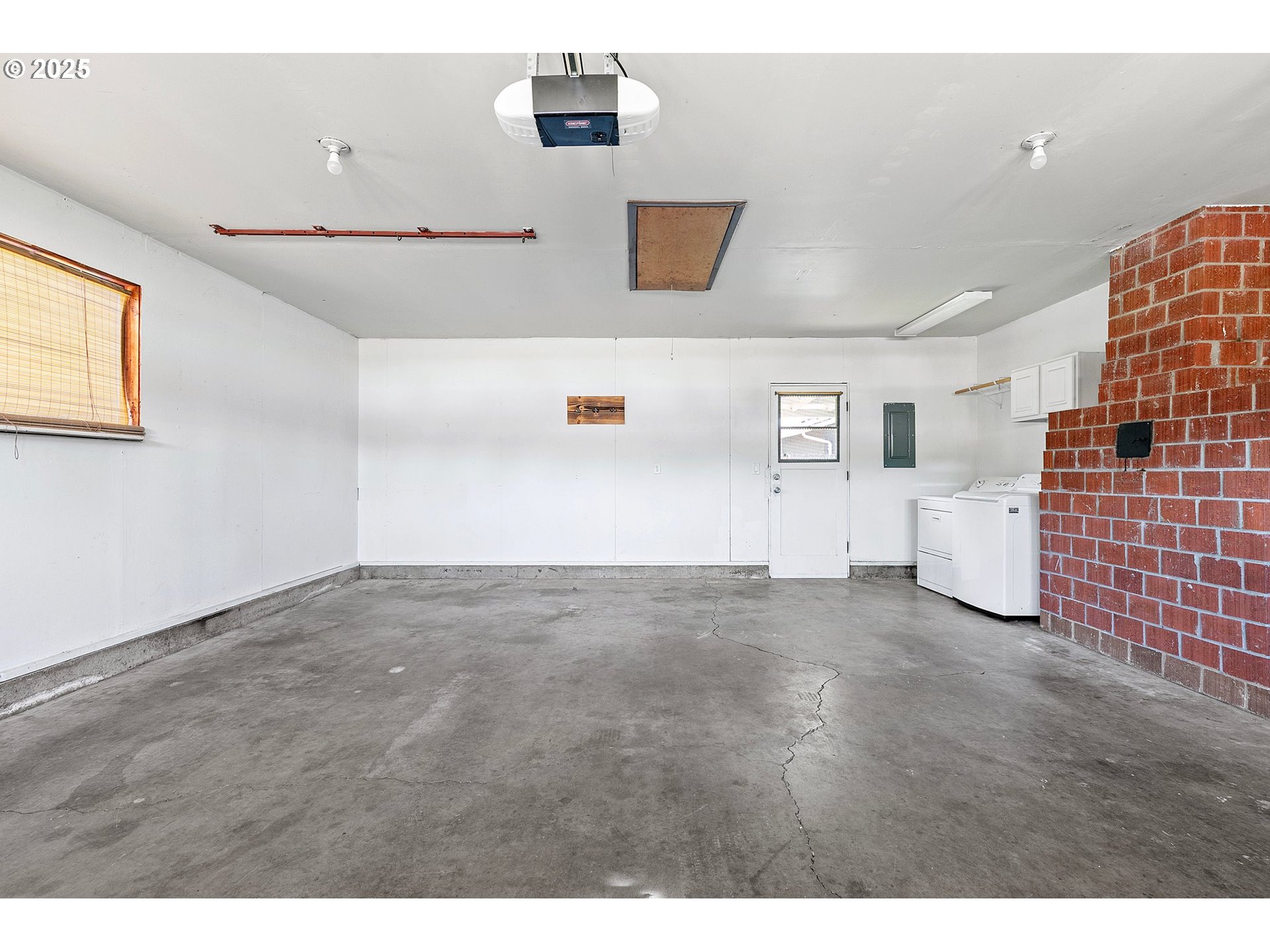 2378 11th Street Springfield, OR 97477 - Photo 35 of 38 a view of an empty room