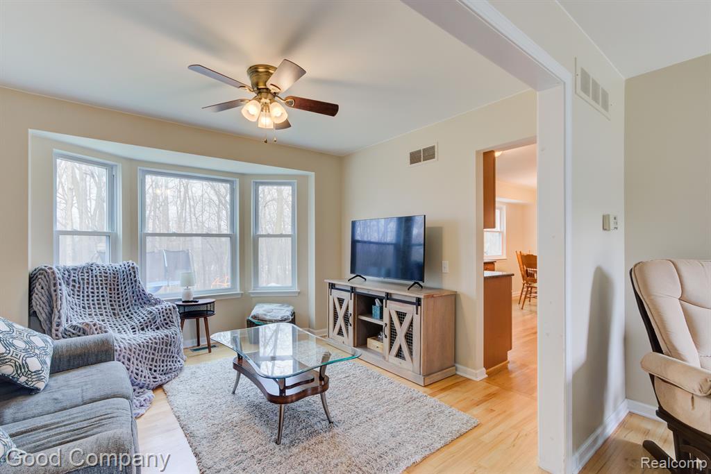 343 Whitney Drive Rochester Hills, MI 48307 - Photo 8 of 43