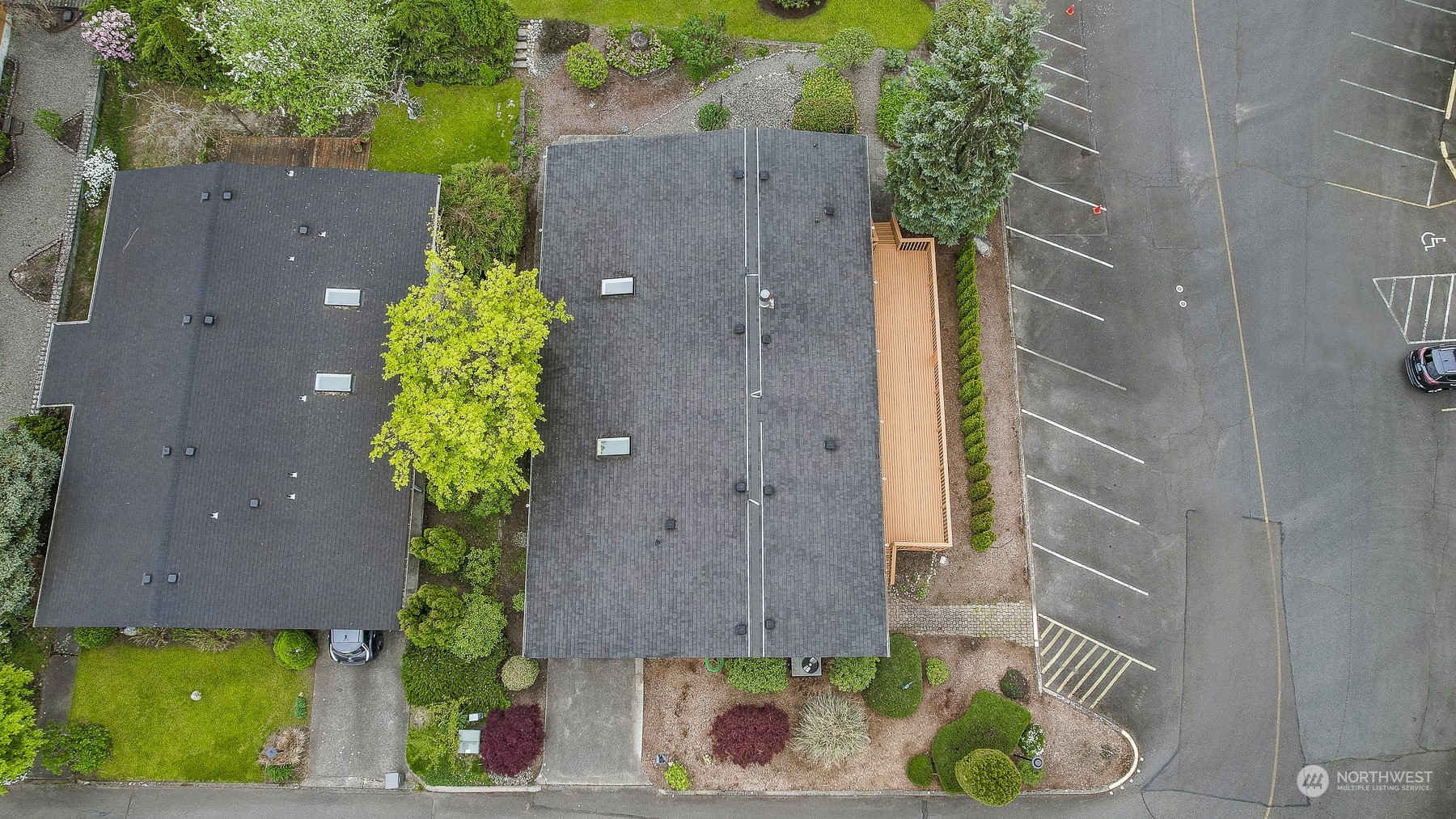 828 Wandering Creek Drive Bothell, WA 98021 - Photo 30 of 40 an aerial view of a house