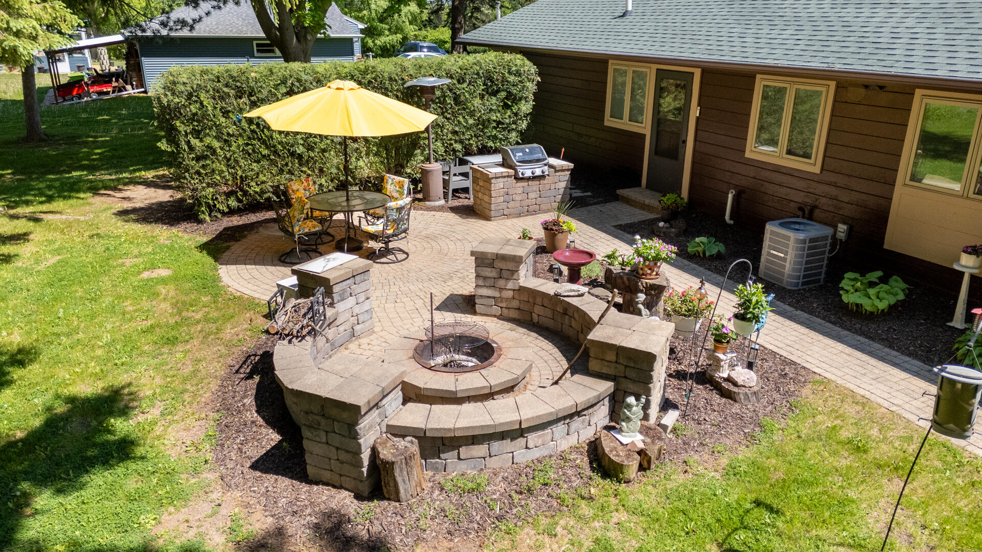 7124 Pioneer Road Cedarburg, WI 53012 - Photo 24 of 32 Gorgeous hardscape patio