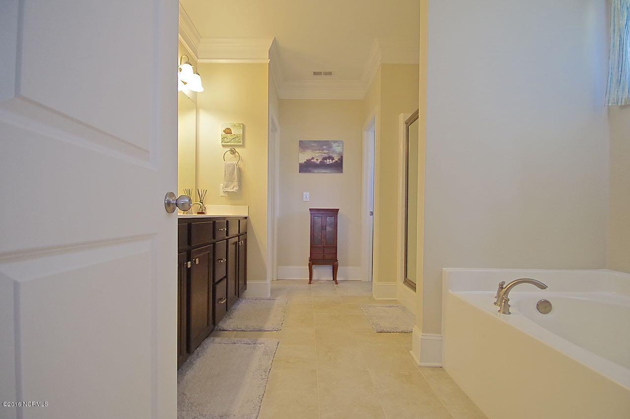 407 Cutter Way Newport, NC 28570 - Photo 18 of 38 Principal Bathroom