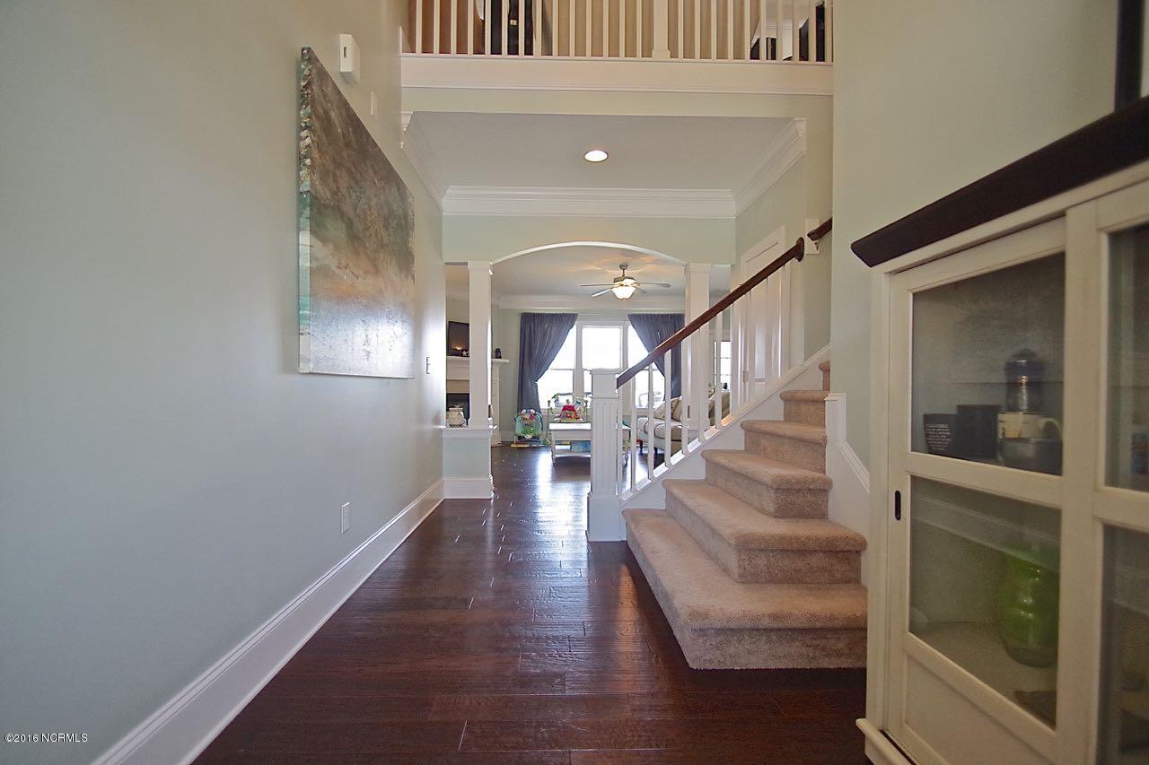 407 Cutter Way Newport, NC 28570 - Photo 6 of 38 Foyer