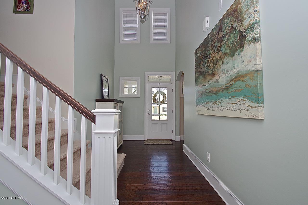 407 Cutter Way Newport, NC 28570 - Photo 7 of 38 Foyer 2