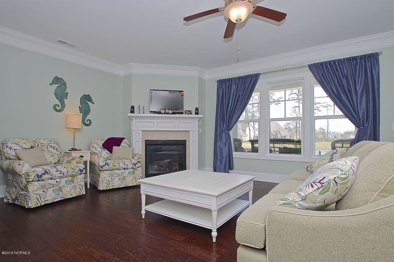407 Cutter Way Newport, NC 28570 - Photo 8 of 38 Living Room