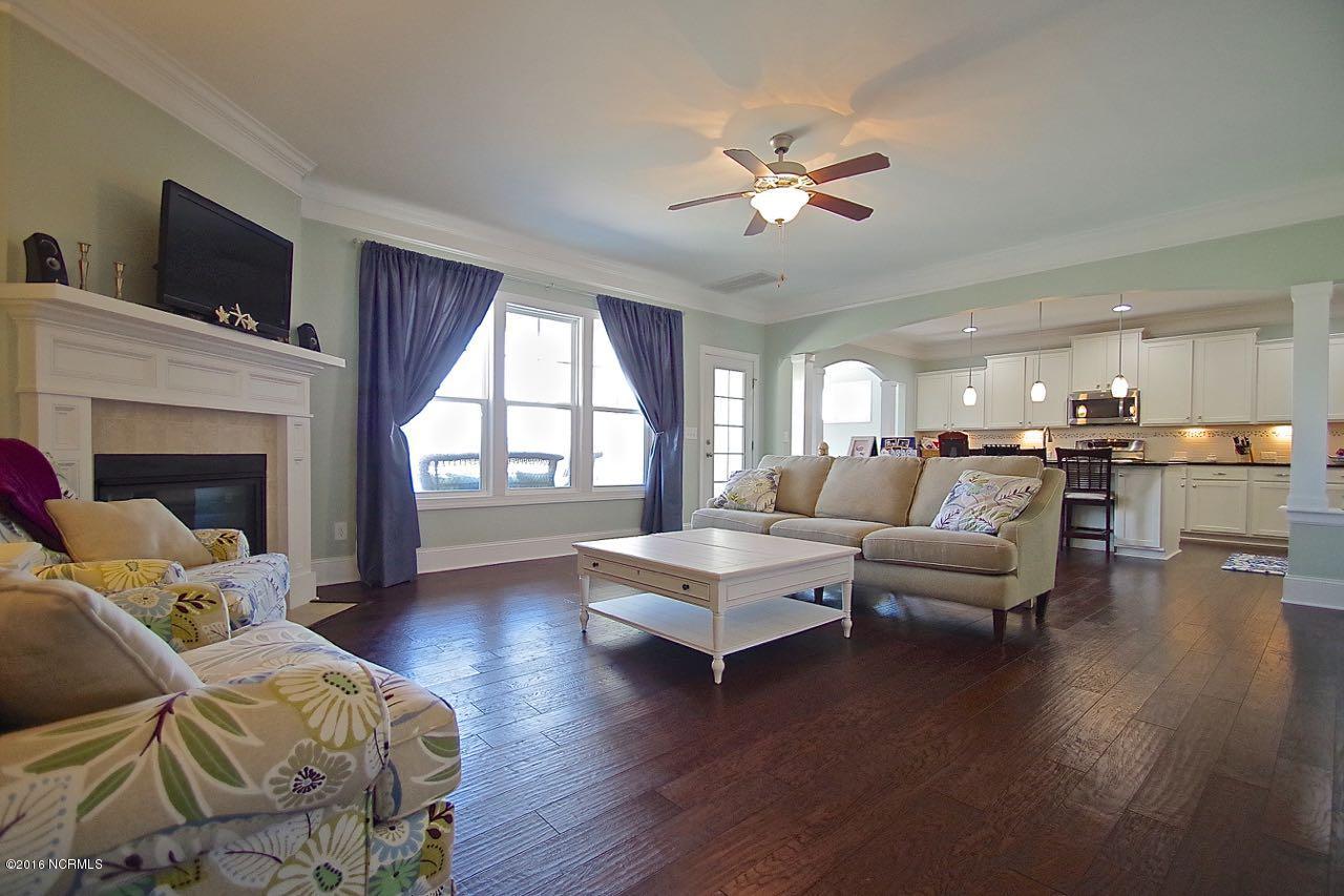 407 Cutter Way Newport, NC 28570 - Photo 9 of 38 Living Room 2
