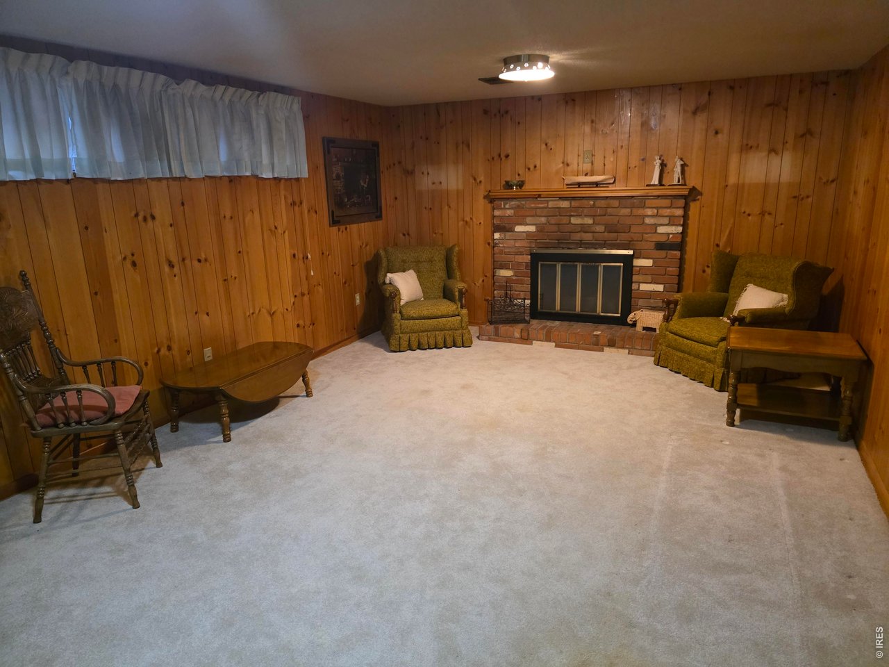 8840 Niwot Road Niwot, CO 80503 - Photo 20 of 34 an empty room with furniture and a fireplace