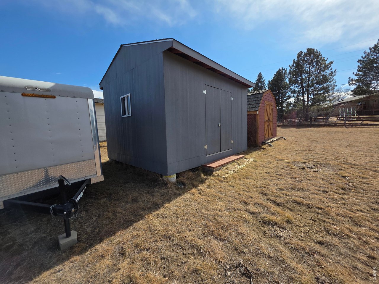 8840 Niwot Road Niwot, CO 80503 - Photo 24 of 34 a backyard of a house with table and chairs