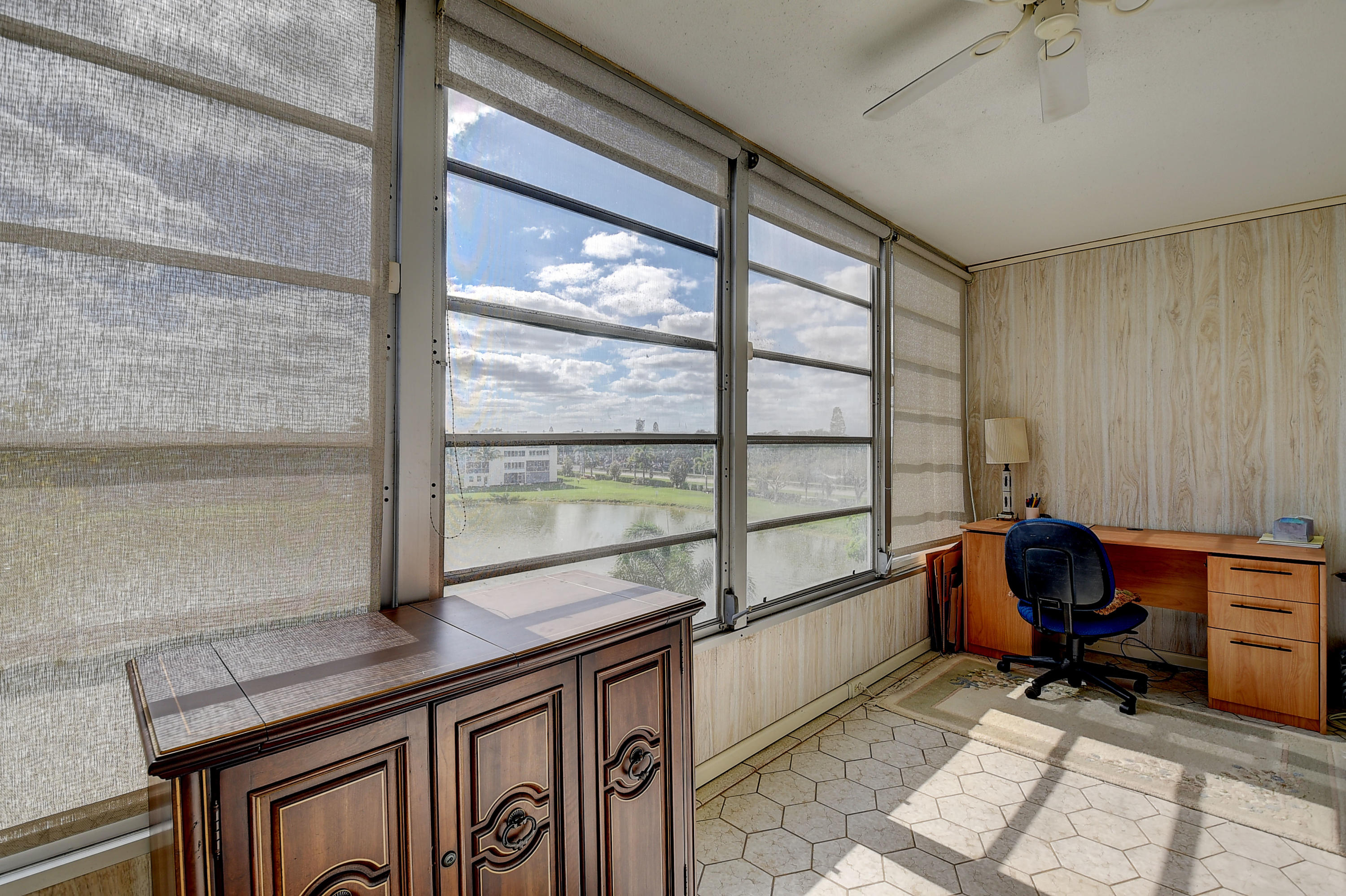 4004 Wolverton East, Unit 4004 Boca Raton, FL 33434 - Photo 15 of 44 Enclosed Lani