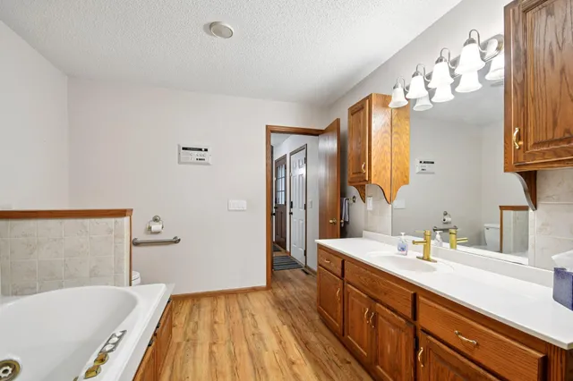 $700,000 | 44080 Maple Lane, Harris, MN 55032