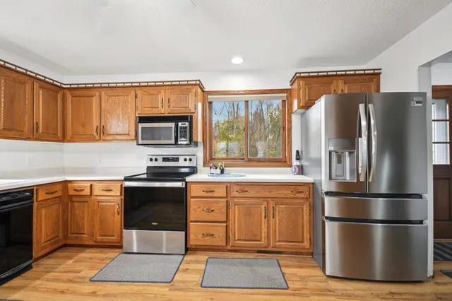 $700,000 | 44080 Maple Lane, Harris, MN 55032