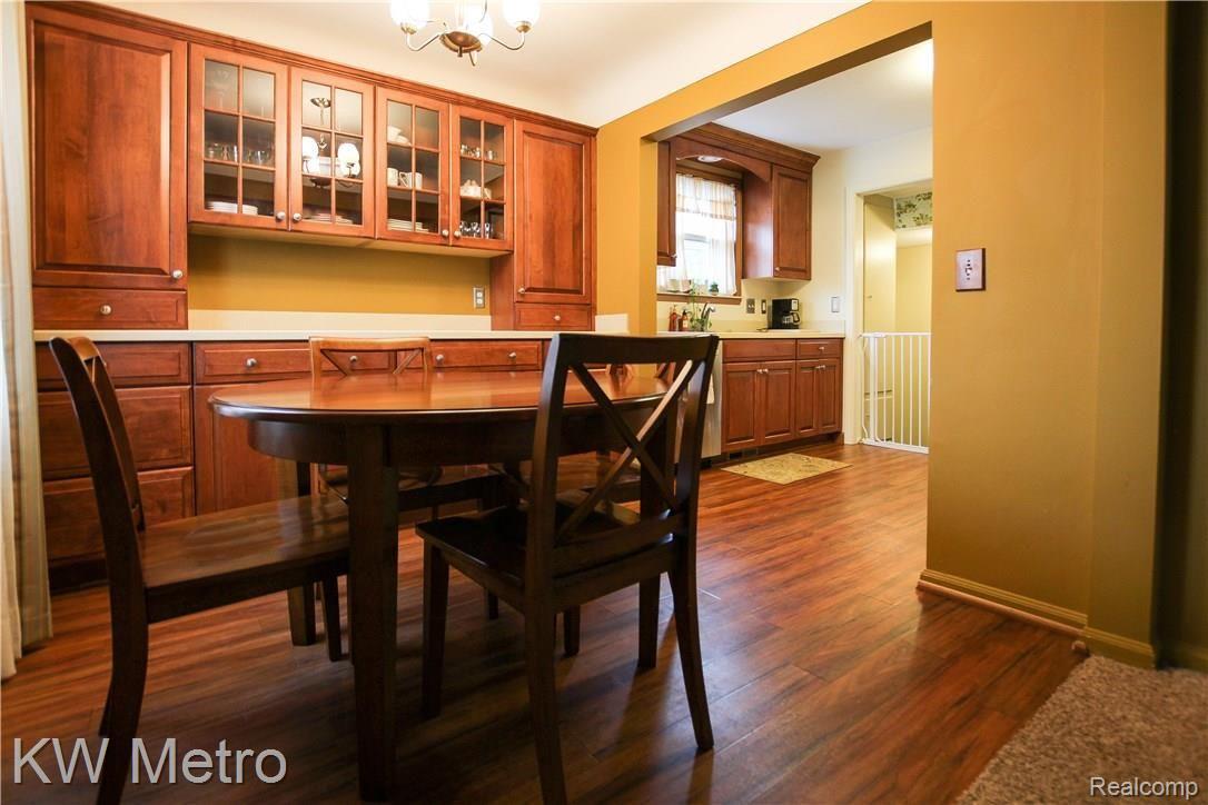 2726 Columbia Road Berkley, MI 48072 - Photo 7 of 38 IMG_1374.jpg