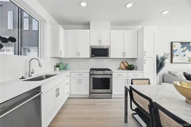 $828,000 | 10 Oneida Court, Denver, CO 80230