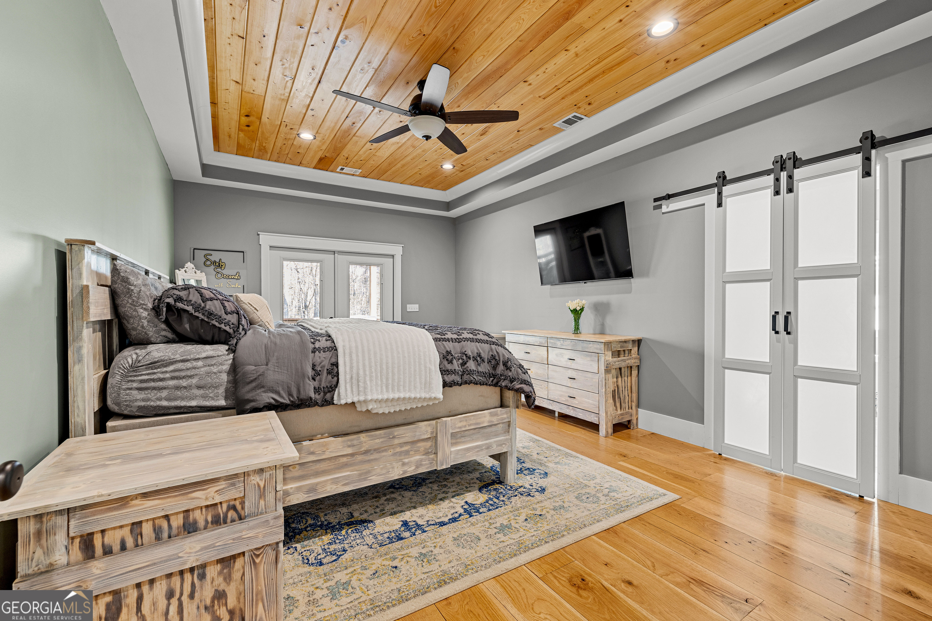 276 Davis Lake Road Thomaston, GA 30286 - Photo 39 of 108 a living room with furniture and a flat screen tv