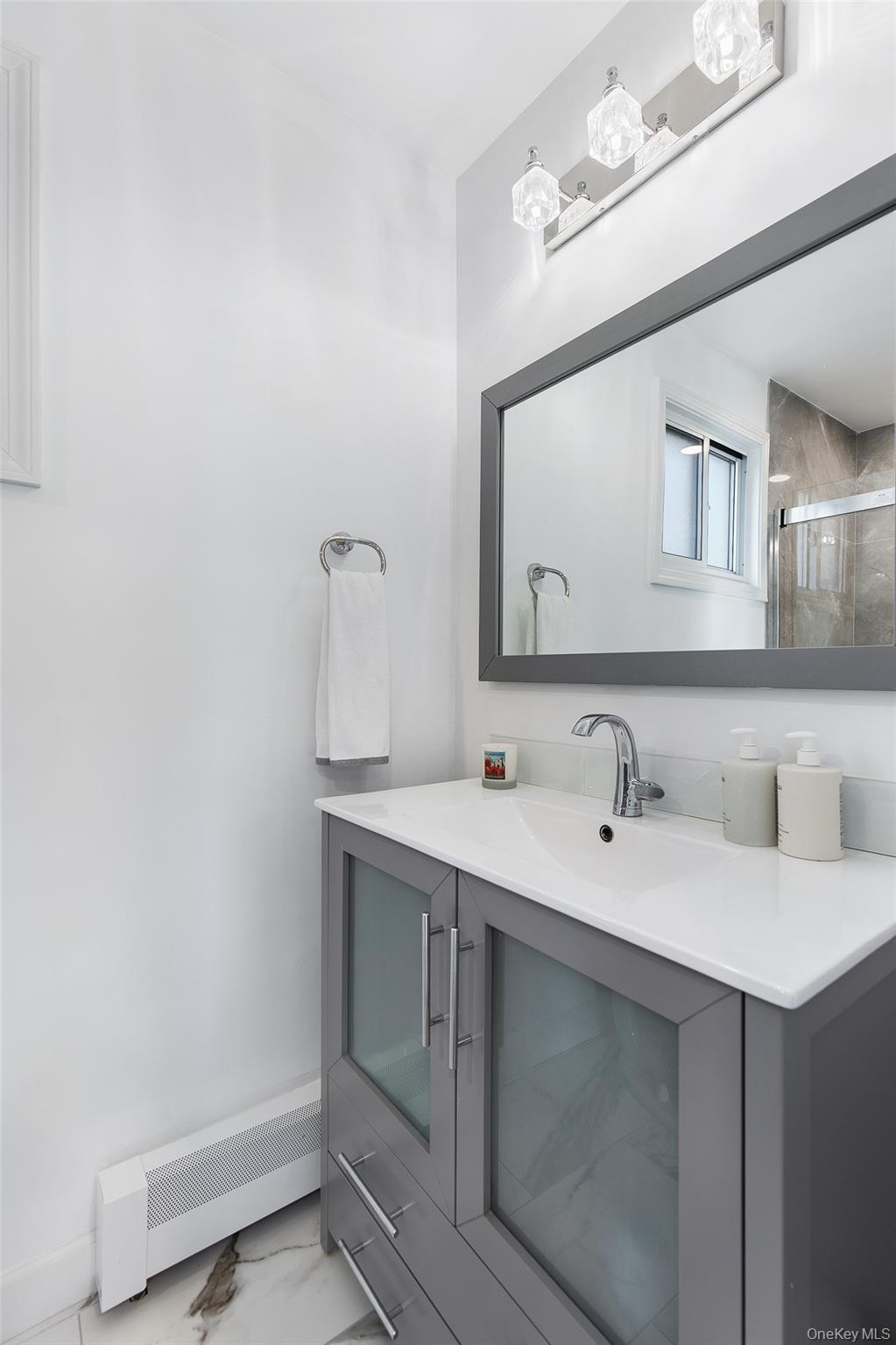 25 Roxbury Road Scarsdale, NY 10583 - Photo 14 of 32 A renovated full bathroom is conveniently located off the kitchen.