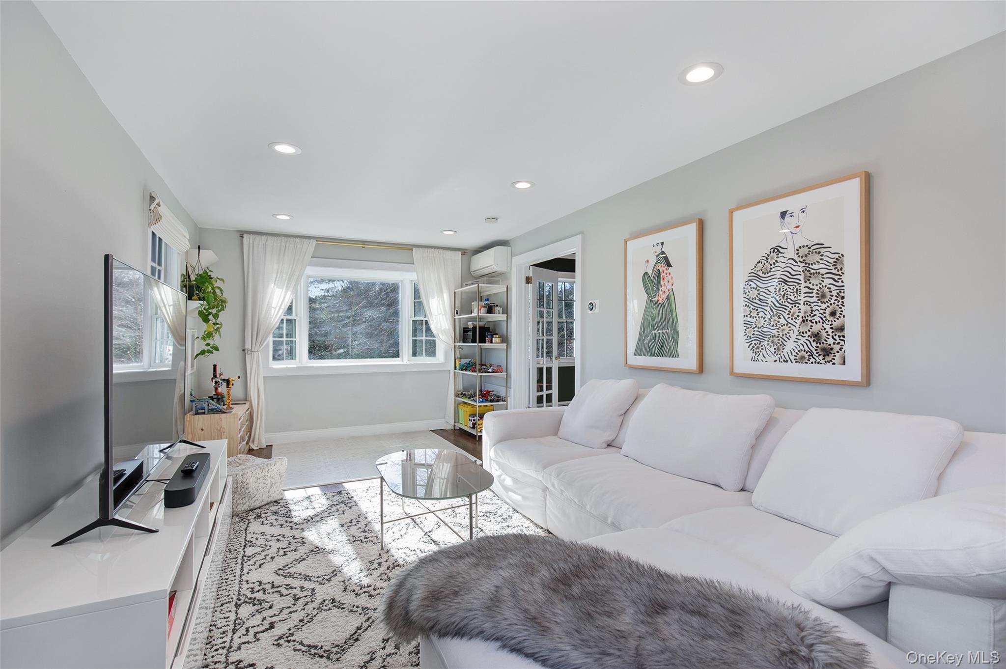 25 Roxbury Road Scarsdale, NY 10583 - Photo 8 of 32 Alternative view of the family room.