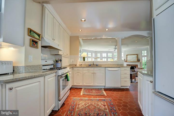 607 West Braddock Road Alexandria, VA 22302 - Photo 14 of 30 Kitchen