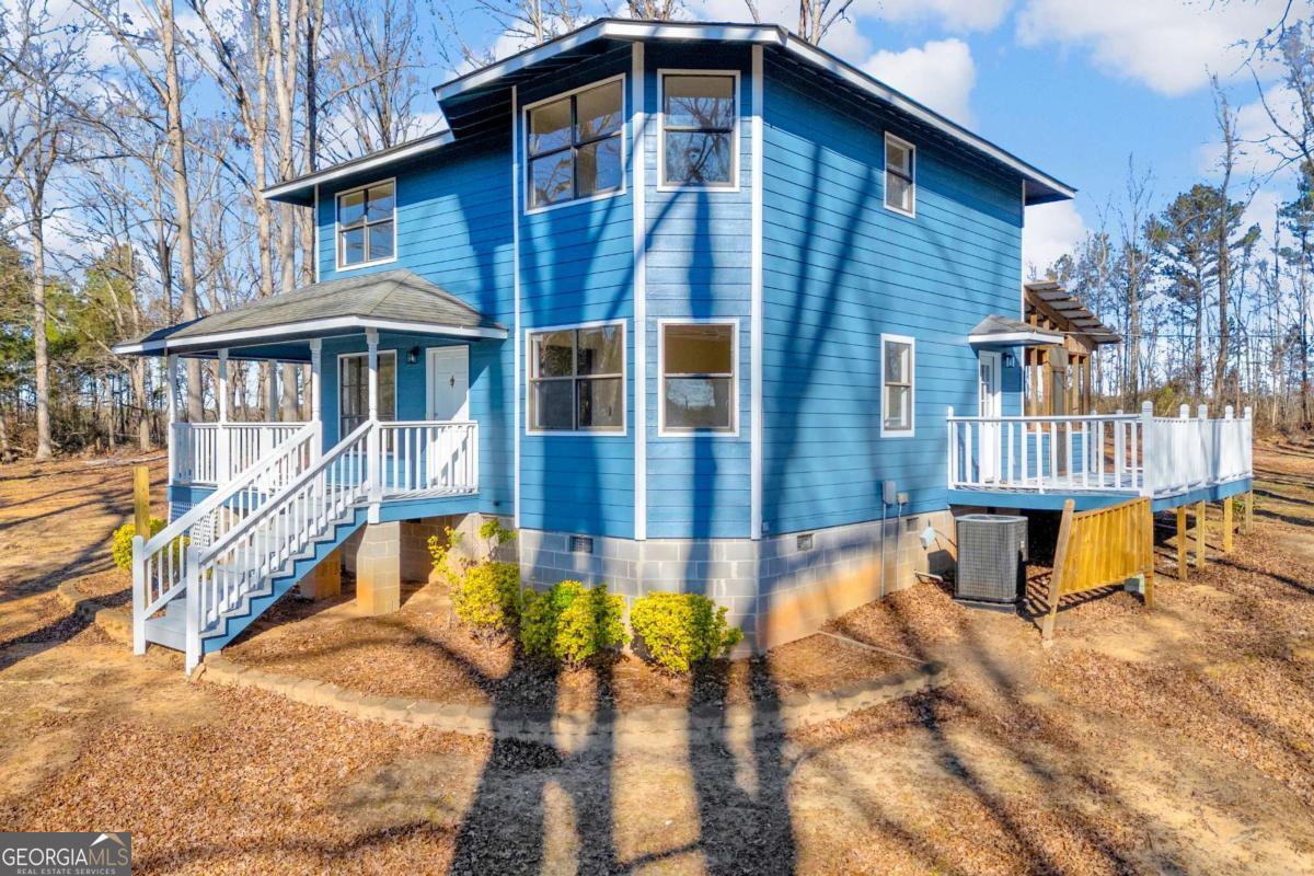 2975 Highway 72 Comer, GA 30629 - Photo 4 of 42 a view of a house with wooden fence