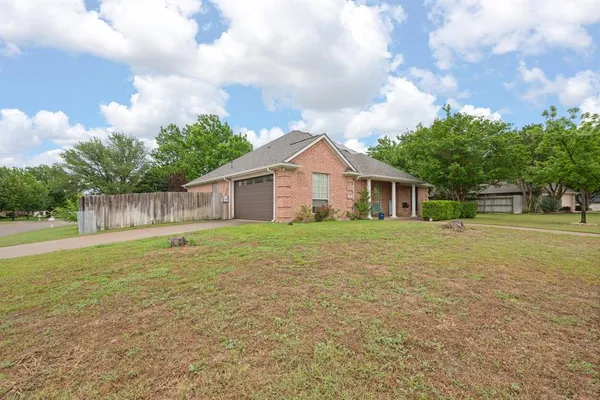 $292,000 | 1501 Chaucer Drive, Cleburne, TX 76033