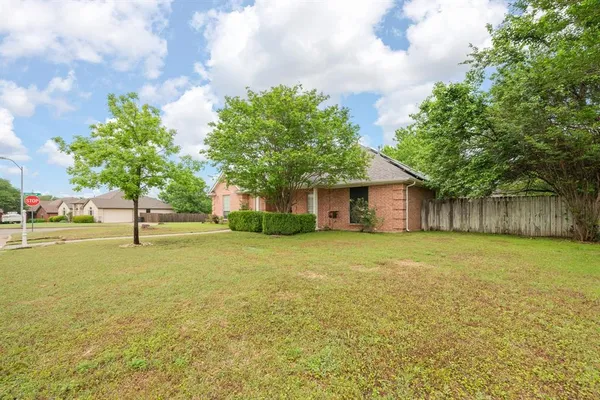 $292,000 | 1501 Chaucer Drive, Cleburne, TX 76033