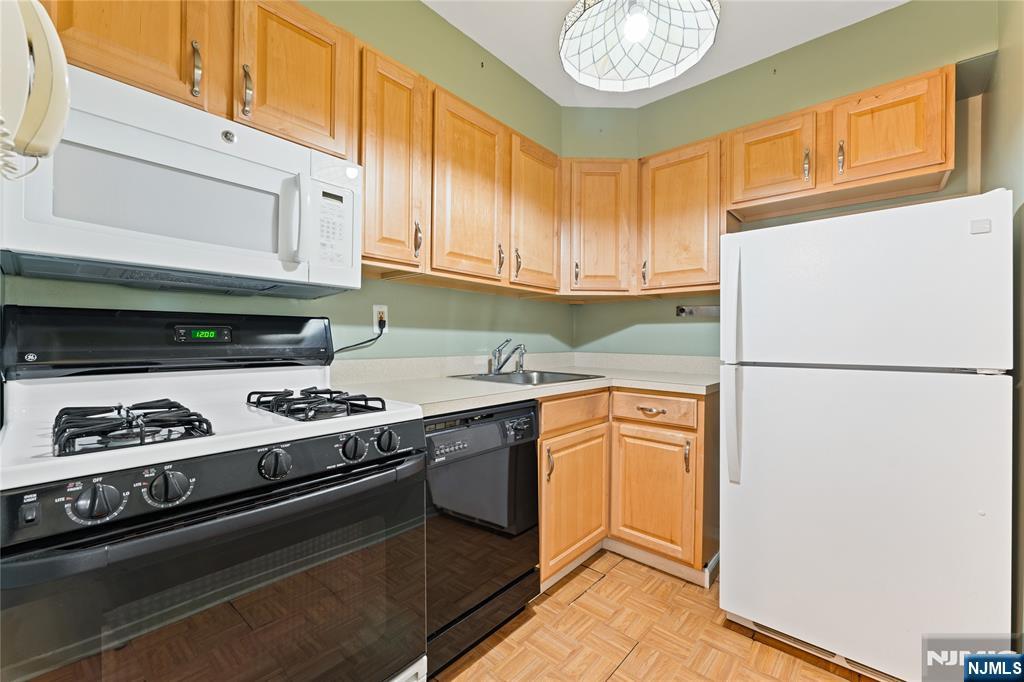 25 River Road, Unit 27 Nutley, NJ 07110 - Photo 8 of 23