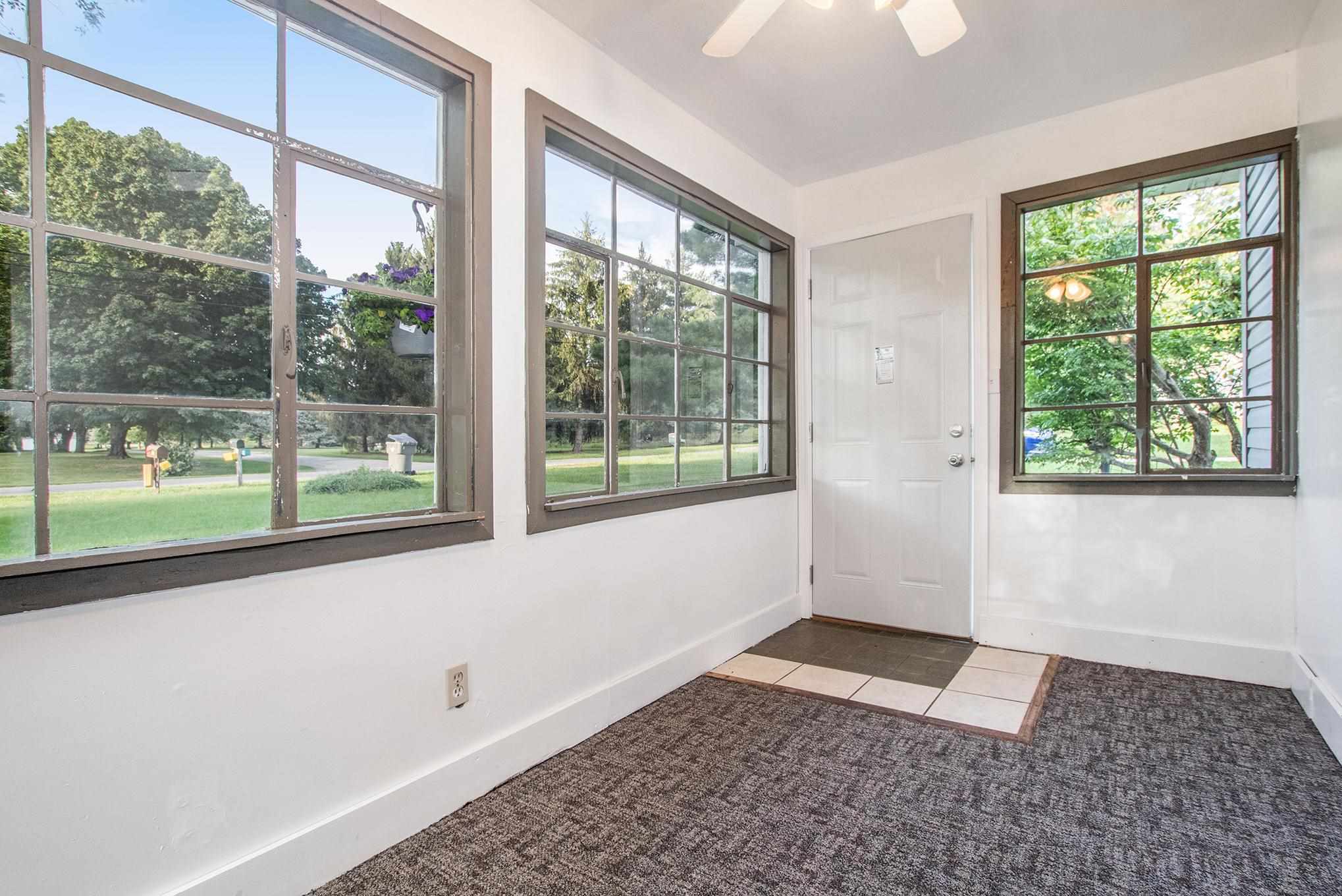 504 Hackett Road Goshen, IN 46528 - Photo 3 of 15 Gallery Image 3