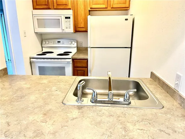 $86,000 | 4218 Hessmer Avenue, Unit 301, Metairie, LA 70002
