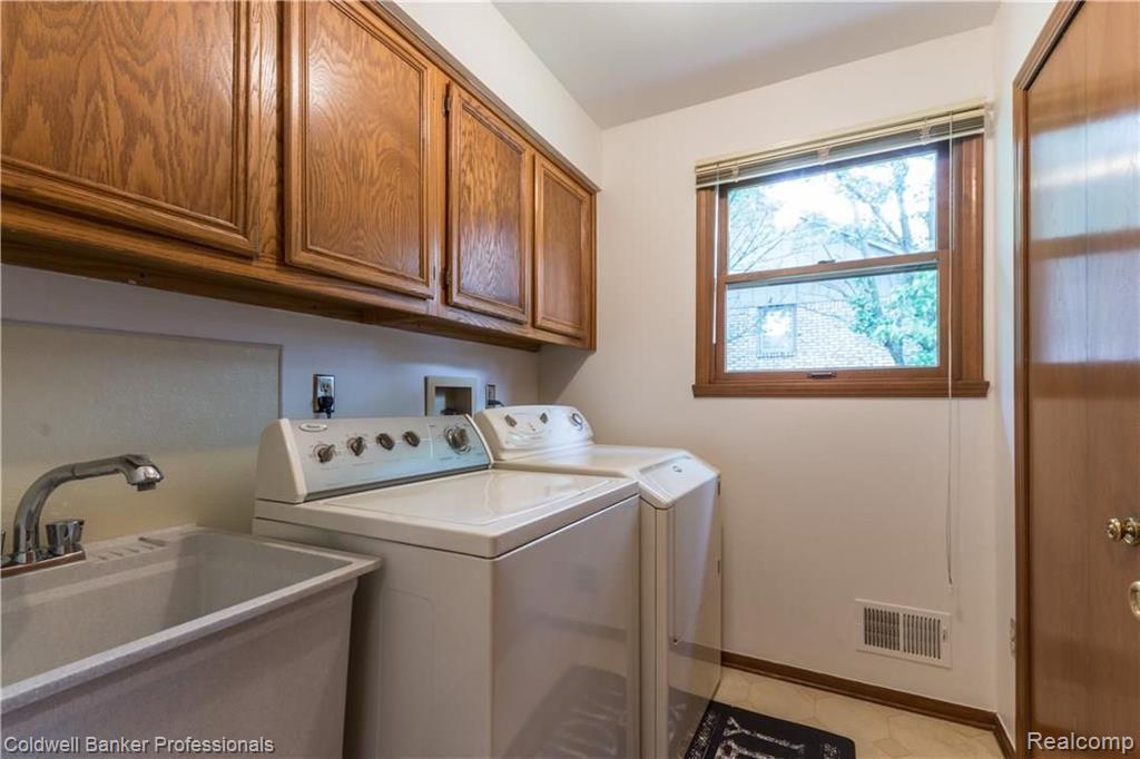 19 Sugar Pine Road Rochester Hills, MI 48309 - Photo 17 of 35
