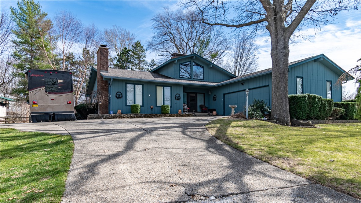 4 North Country Club Road Decatur, IL 62521 - Photo 1 of 44