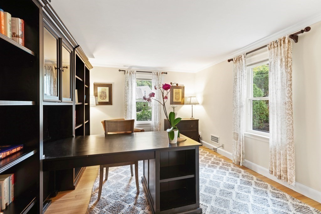 31 Englewood Road Winchester, MA 01890 - Photo 14 of 32 Gallery Image 14