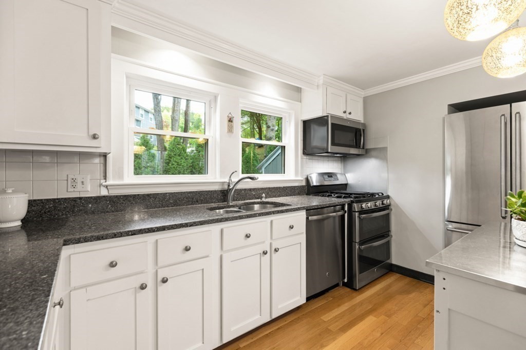 31 Englewood Road Winchester, MA 01890 - Photo 10 of 32 Gallery Image 10