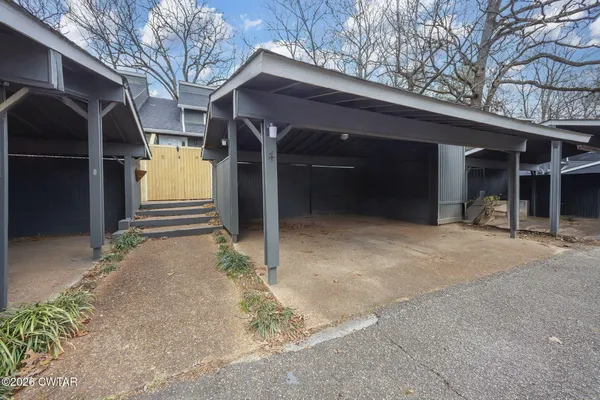 a view of a car garage of the house