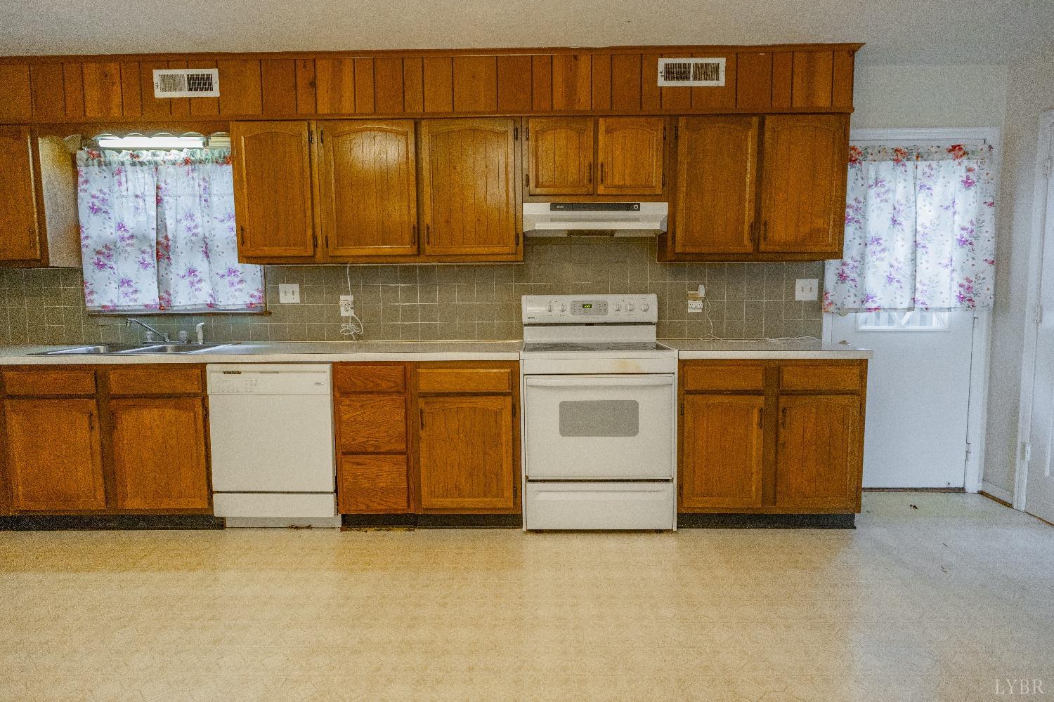 1413 Tunbridge Road Lynchburg, VA 24501 - Photo 6 of 28 Gallery Image 6