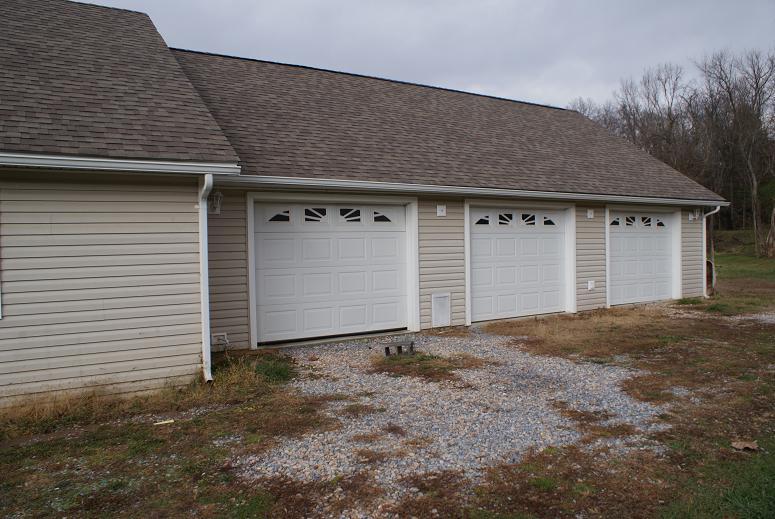 111 Hallies Road Covington, VA 24426 - Photo 3 of 11 3 Car Garage
