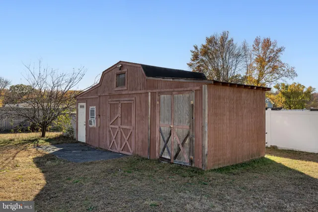 a house view with a outdoor space