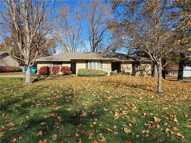 $600,000 | 10061 Hardy Street, Overland Park, KS 66212