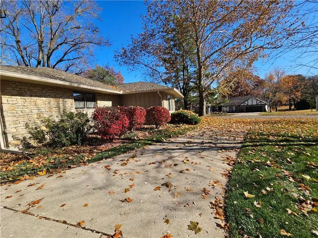 $600,000 | 10061 Hardy Street, Overland Park, KS 66212
