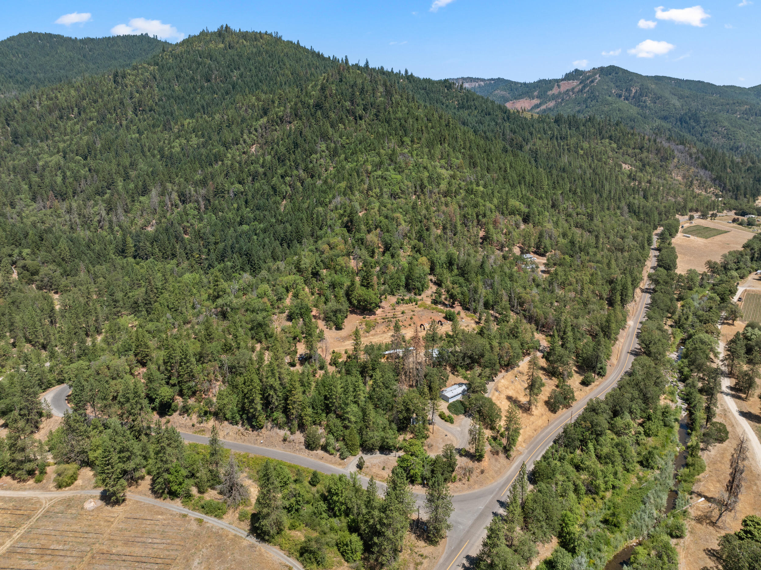 18505 East Evans Creek Road Rogue River, OR 97537 - Photo 12 of 39 33_18505 e evans creek rd, rogue river-d