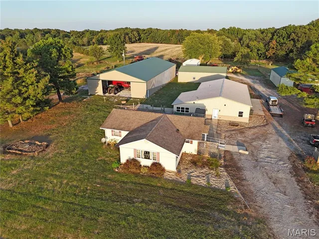 $1,100,000 | 5238 Woodhaven Road, Pinckneyville, IL 62274